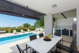 Villa Lucia with Jacuzzi and Private Pool - Kadumi - 4