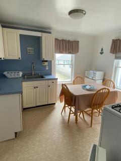Nautical Beach Apartments - Hampton - 4