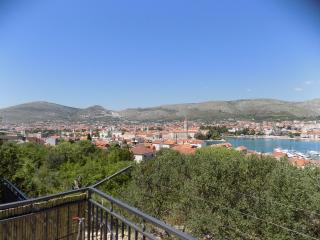 Apartmani Balan s vanjskim bazenom - Trogir - 9