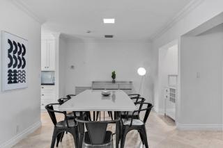 Luxury 3 Bedroom Home 5 minutes to Ocean with Heated Pool - Hollywood - 2