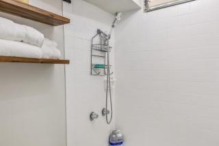 Bright & Cozy Condo Unit with Balcony! - Honolulu - 5