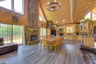 Stunning North Rose Retreat with Fishing Pond! - - 4