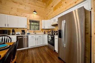 King Beds, VIEWS, Fire Pit, Spa, No Fees, New, Private, Games - 2