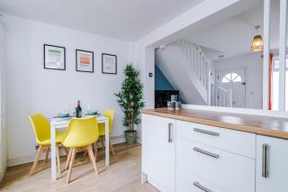 Stylish 2-bed home in Chester City-Centre by 53 Degrees Property, ideal for Couples & Small groups, Great Location - Sleeps 5 - 3