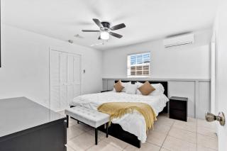 Peaceful 3 Bedroom House with Relaxing Backyard 15 minutes to the Ocean - Hollywood - 7