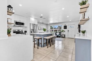 Peaceful 3 Bedroom House with Relaxing Backyard 15 minutes to the Ocean - Hollywood - 5