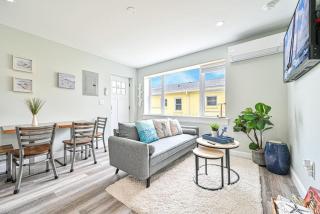 318 E Youngs Ave Unit 7 Salty Shore Retreat Coastal Charm Tranquility - Wildwood - 0