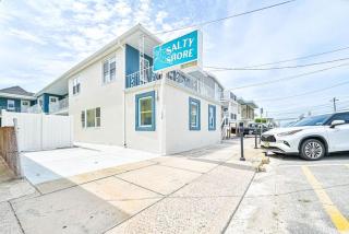 318 E Youngs Ave Unit 8 Salty Shore Retreat Idyllic Studio by the Sea - Wildwood - 7