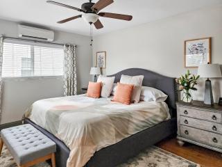 Spacious, Chic, Pristine and Free Parking! - Culver City - 4