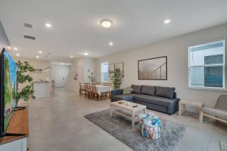 Pool, Family-friendly - World Class, Modern Home - Davenport - 4