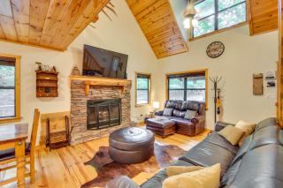 Spacious Cabin with Furnished Deck and Hot Tub! - Mashburn Mill - 6
