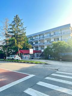 Hotel Gilort - Tîrgu Cărbuneşti - 0