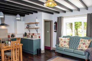 Work and Relax - Fast WiFi, Fireplace & Near Pub - 2