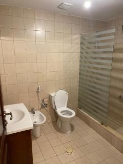 Lovely first floor tow bed rooms overviewing circular pool in Talabay Aqaba - Aqaba - 3