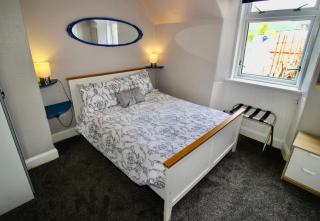 Hunters Guest House - 1