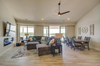 Lake Views and Pool Access Ozarks Condo! - Rocky Mount - 6