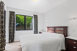 Stunning 2 Bedroom Apartment with Balcony! - Queenstown - 8