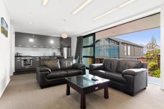 Stunning 2 Bedroom Apartment with Balcony! - Queenstown - 7