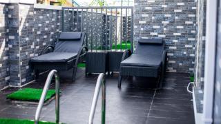 NIFEWAT APARTMENT,2 bedroom apartment NICE SUITE with pool, gym,Netflix, WiFi and sitting out area - Abuja - 2