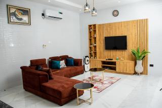 NIFEWAT APARTMENT,2 bedroom apartment NICE SUITE with pool, gym,Netflix, WiFi and sitting out area - Abuja - 0