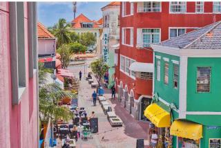 City Views Spacious Mezzanine Apartments - Willemstad - 0