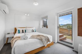 Cosy Cottesloe - 2 Bedroom Unit - Free Parking - Free WIFI - Lindisfarne - 3