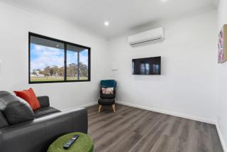 Glenowrie Cottage - 1 King 2 Singles - Farm Stay - Millthorpe - 3