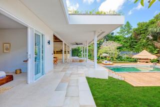 Villa Reina - Spacious & Modern near Canggu with Butler-Cook, Private Pool, Fire Pits and Tropical Gardens - Kerobokan - 3
