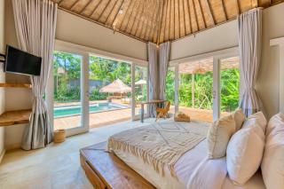 Villa Reina - Spacious & Modern near Canggu with Butler-Cook, Private Pool, Fire Pits and Tropical Gardens - Kerobokan - 4