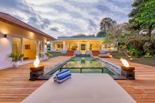 Villa Reina - Spacious & Modern near Canggu with Butler-Cook, Private Pool, Fire Pits and Tropical Gardens - Kerobokan - 0