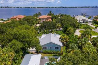Cabin Style Pool Home w/ Guesthouse! Sleeps 10! - Stuart - 9