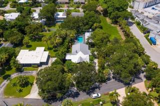 Cabin Style Pool Home w/ Guesthouse! Sleeps 10! - Stuart - 4