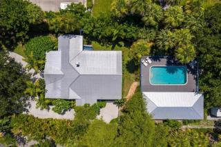 Cabin Style Pool Home w/ Guesthouse! Sleeps 10! - Stuart - 2