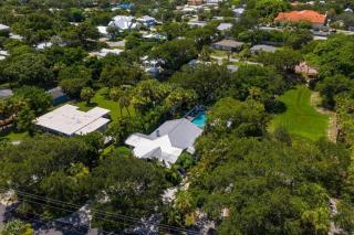Cabin Style Pool Home w/ Guesthouse! Sleeps 10! - Stuart - 1