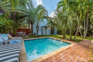 Tropical Estate w/ Guesthouse & Pool. Sleeps 8! - West Palm Beach - 0