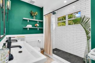 Tropical Estate w/ Guesthouse & Pool. Sleeps 8! - West Palm Beach - 1