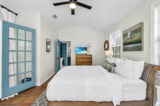 Tropical Estate w/ Guesthouse & Pool. Sleeps 8! - 2