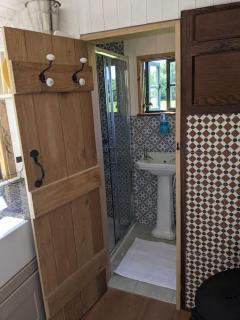 Kenny’s Hut - Cowfold - 7