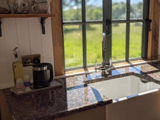 Kenny’s Hut - Cowfold - 6