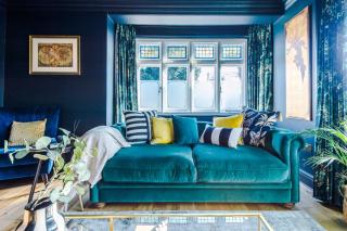 Exquisite Home in Windsor by Casa by Grace, Near Legoland, Perfect for large groups, Pet Friendly, Free Parking, sleeps 7-9! - Windsor - 1