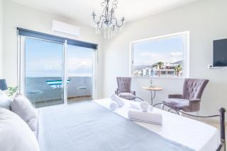SeaSide Apartment with View in the Heart of City - Hersonissos - 1