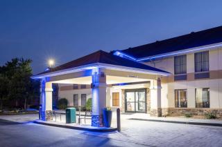 Days Inn & Suites by Wyndham Commerce - Commerce - 8
