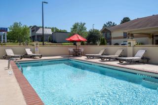 Days Inn & Suites by Wyndham Commerce - Commerce - 4
