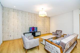 Baku İn Front of hotel apartment - 4