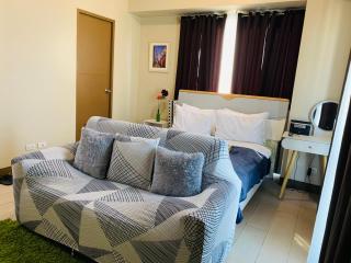 Two Palm Tree Villas Condominium - Studio 8th FL with Balcony - Across Terminal 3 Airport - Manila - 8