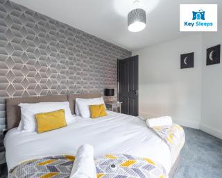 Five Bedroom Spacious Modern House By Keysleeps Short Lets Workington Lake District Beach - 0