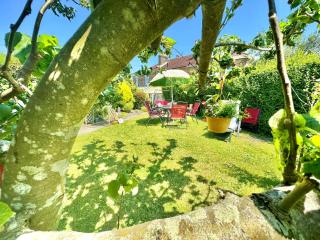 Garden Cottage - 3 Bedroom Close to Town and Beach - 7