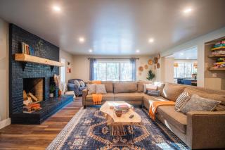 2 Houses, 22+Guests, 2 Hot Tubs, Renovated, Events Welcome! - 3