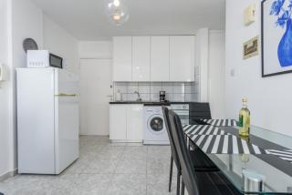 White 1-Bedroom Apartment By Mackenzie Beach - Larnaca - 1