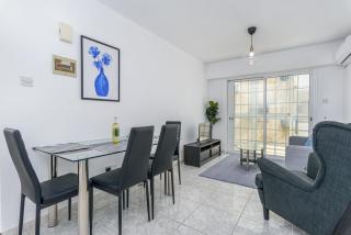 White 1-Bedroom Apartment By Mackenzie Beach - Larnaca - 5